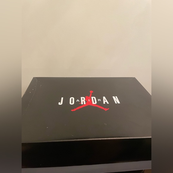 Jordan 11 Retro Cherry (2022) Size US Men’s 11.5 - Picture 2 of 9